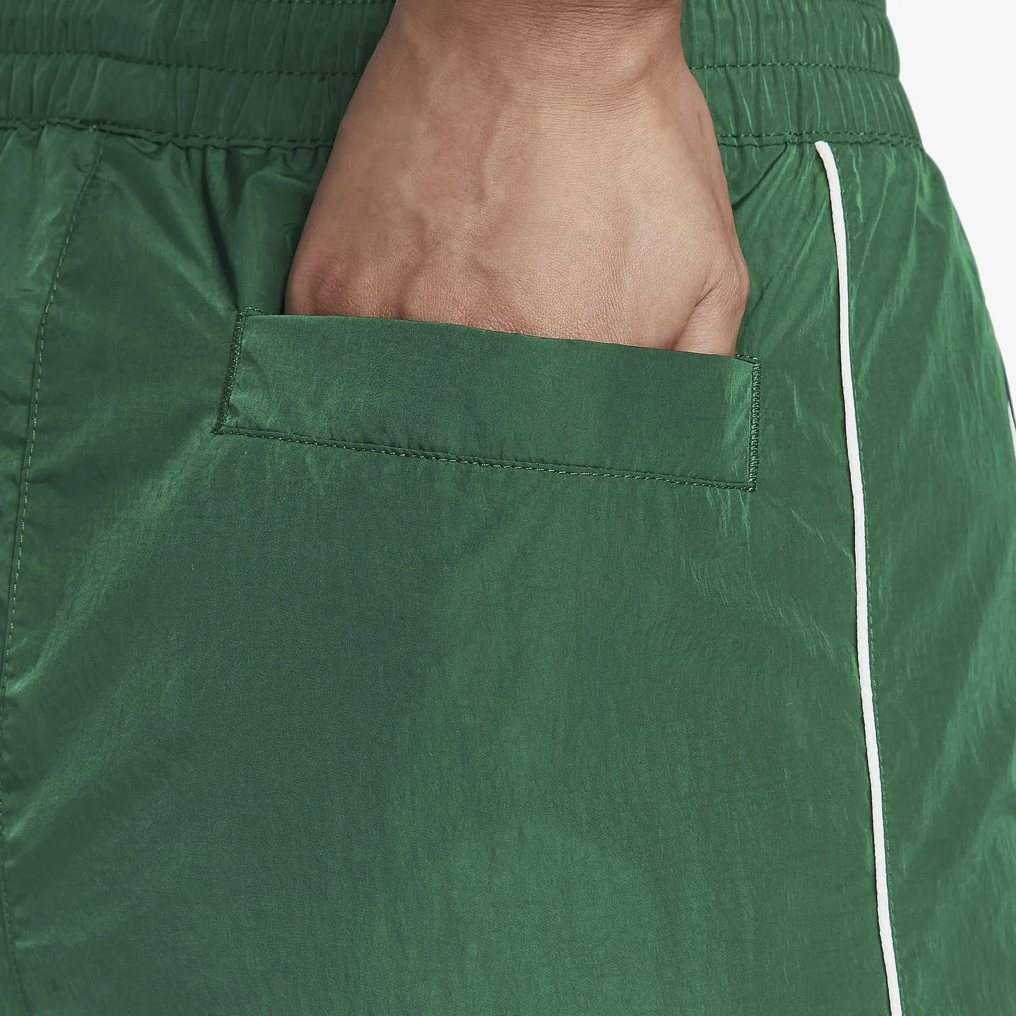 NIKE | WMN'S WINDRUNNER WOVEN OPEN-HEM PANTS { GORGE GREEN/SAIL