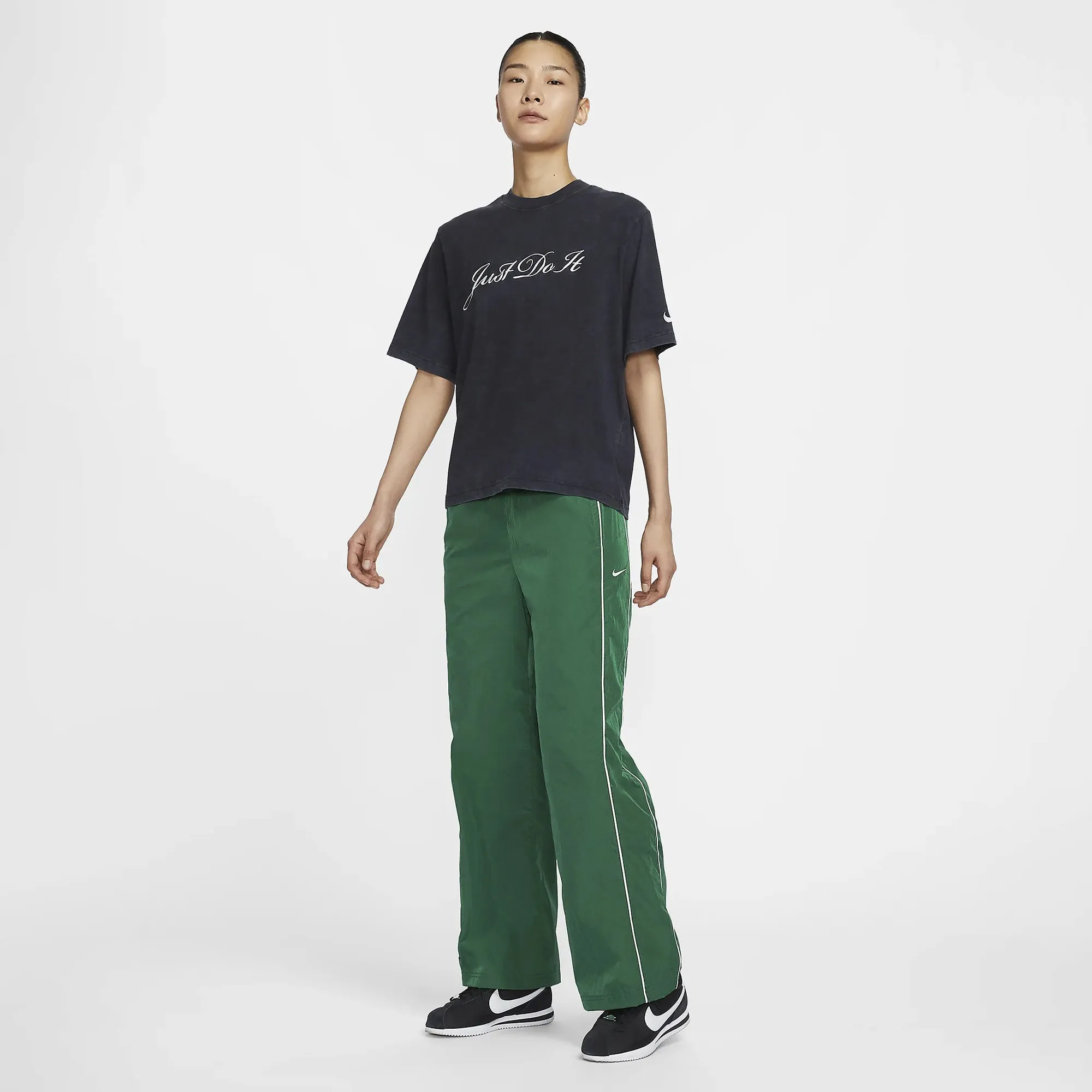 NIKE | WMN'S WINDRUNNER WOVEN OPEN-HEM PANTS { GORGE GREEN/SAIL