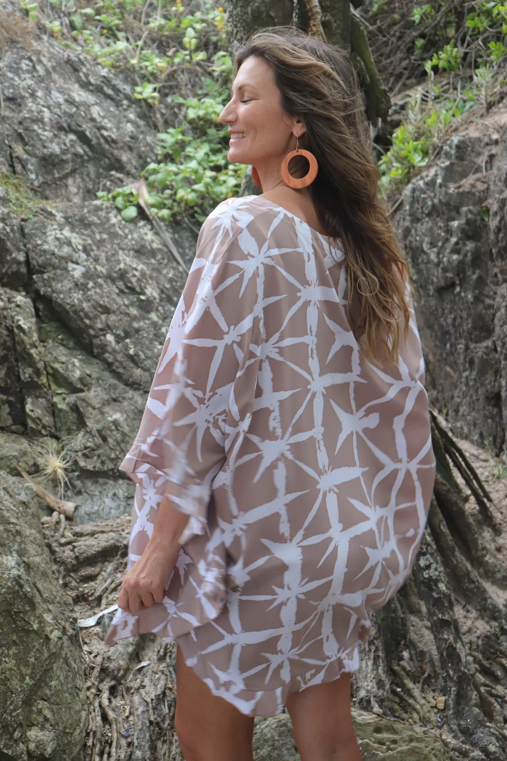 Set Free Batwing Top In Bamboo Taupe