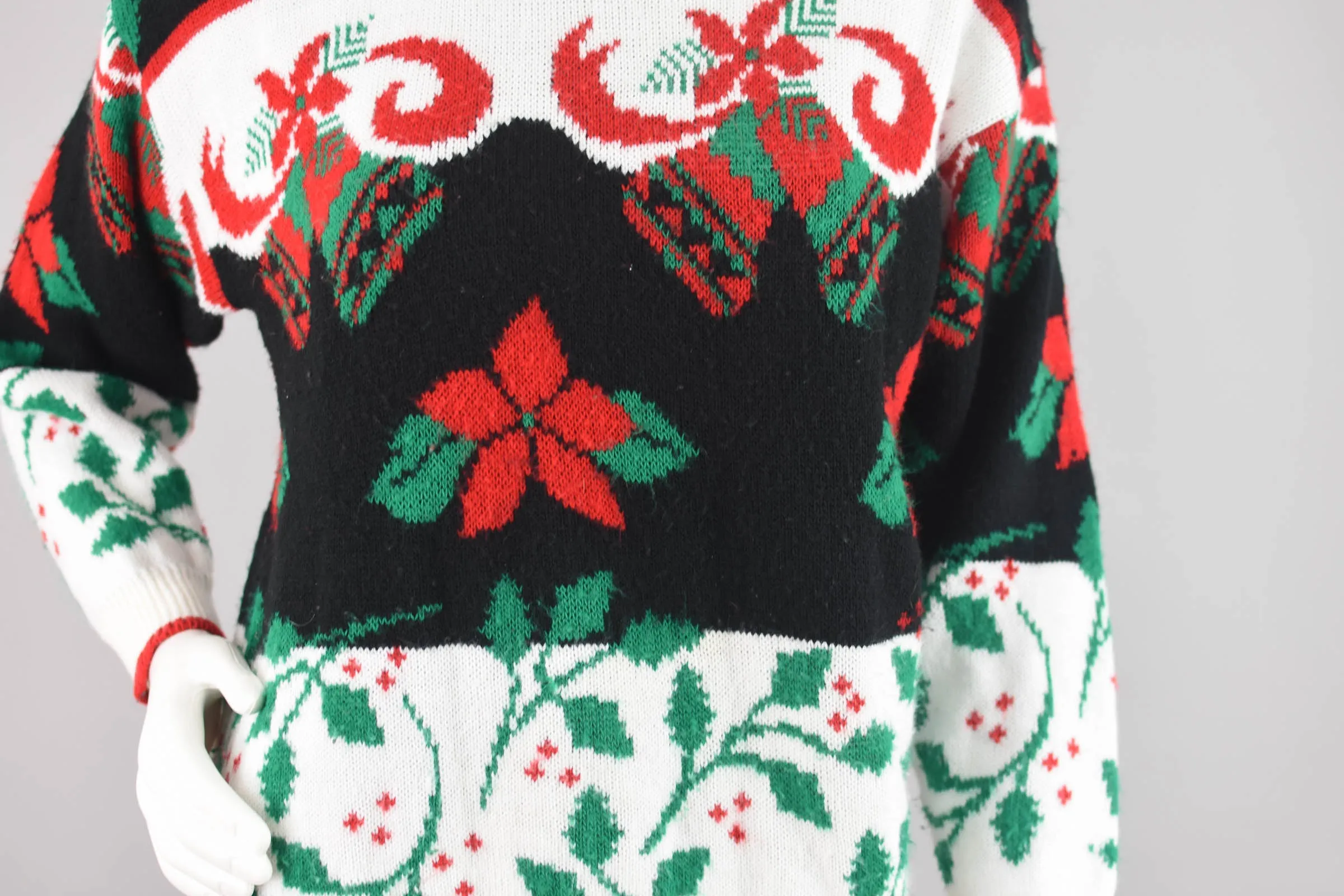 Vintage Christmas Poinsettia Sweater, Women's Petite Medium