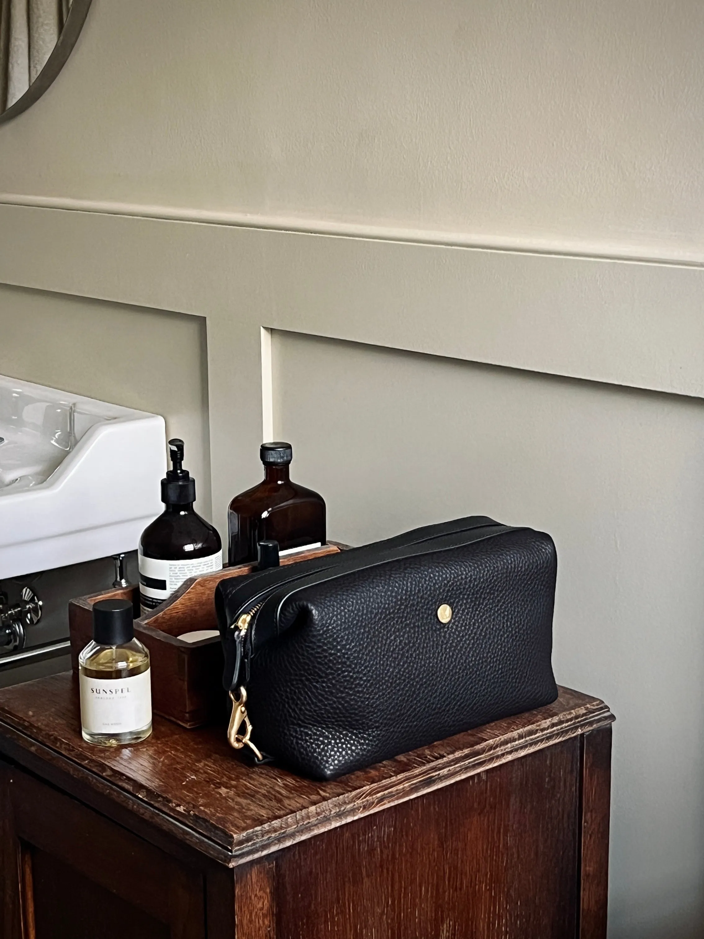 Washbag, Leather - Black/Black